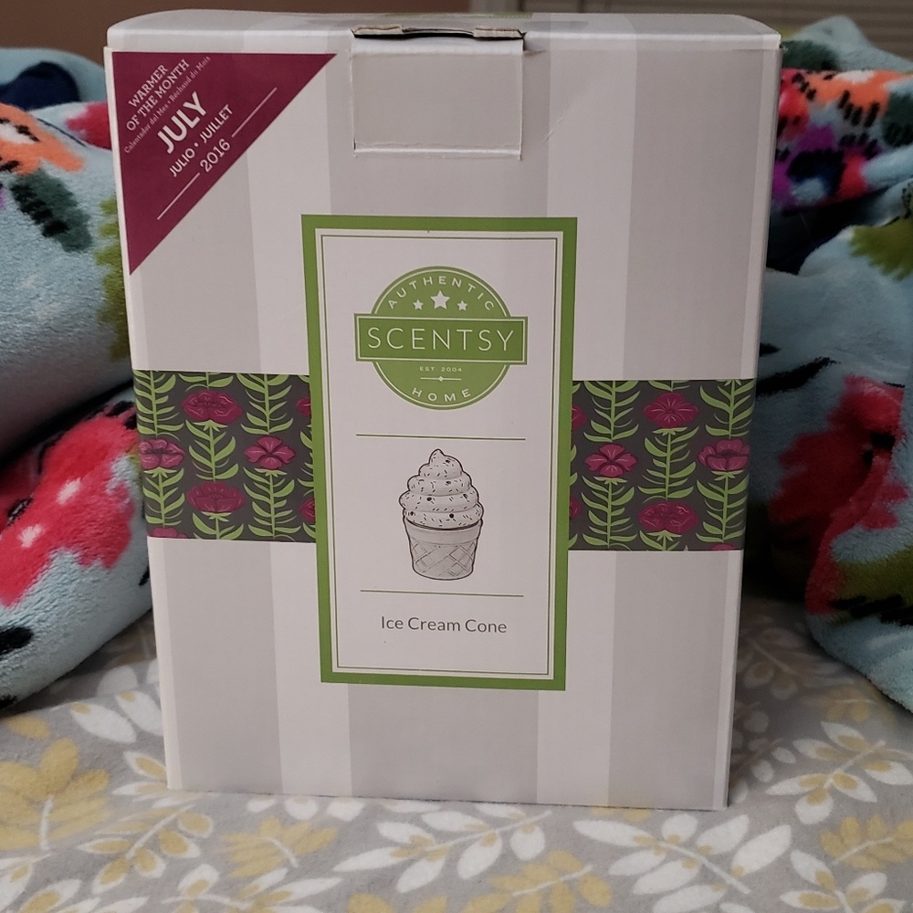 New in Box Ice Cream Cone Scentsy Warmer